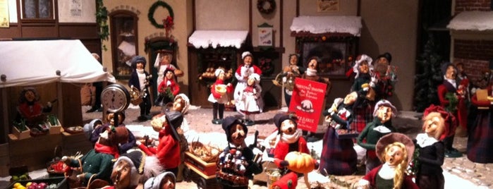 Byers' Choice Christmas Museum & Gift Emporium is one of Made in PA.