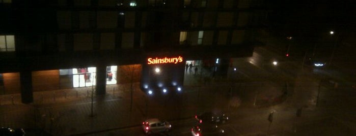 Sainsbury's is one of Tempat yang Disukai Lou.
