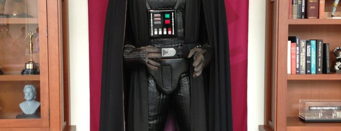 Darth Vader Statue is one of Orte, die Jane gefallen.