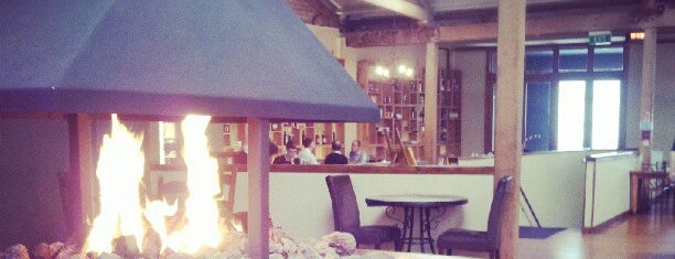 Vivace Restaurant and Bar is one of Locais salvos de Anca.