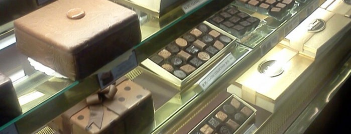 DeBrand Fine Chocolates is one of Locais curtidos por Brkgny.