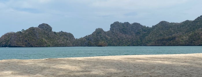 Pantai Tanjung Rhu is one of Malaysia (Langkawi).