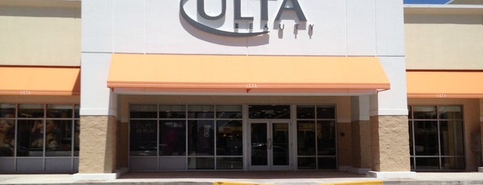 Ulta Beauty - Curbside Pickup Only is one of สถานที่ที่ Kyra ถูกใจ.