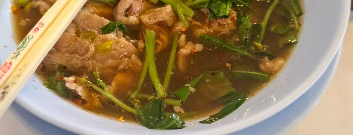 เนื้อตุ๋นนางเลิ้ง is one of Beef Noodle in Bangkok.