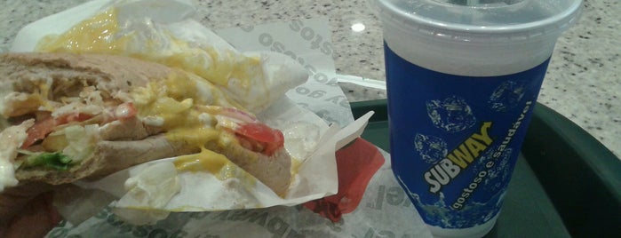 Subway is one of meus lugares.