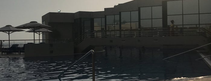 Pool @InterContinental Hotel is one of Where to eat at InterContinental Abu Dhabi.