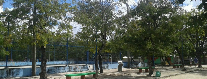 Praça do Sena is one of lugares.