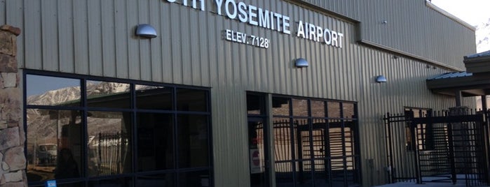Mammoth Yosemite Airport (MMH) is one of Ski.