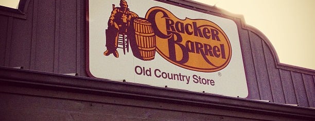 Cracker Barrel Old Country Store is one of Stefany'ın Beğendiği Mekanlar.