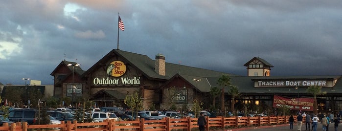 Bass Pro Shops is one of Eric’s Liked Places.