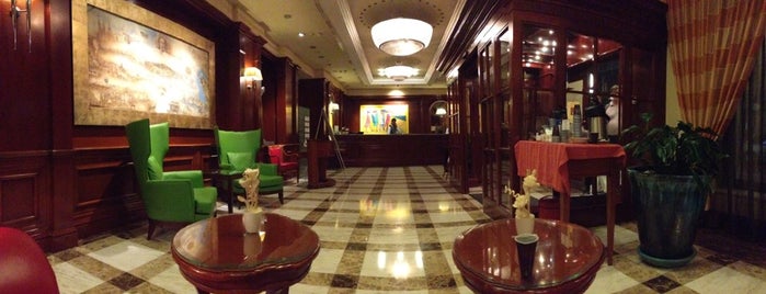 Best Western Premier Hotel Astoria is one of สถานที่ที่ Thomas ถูกใจ.
