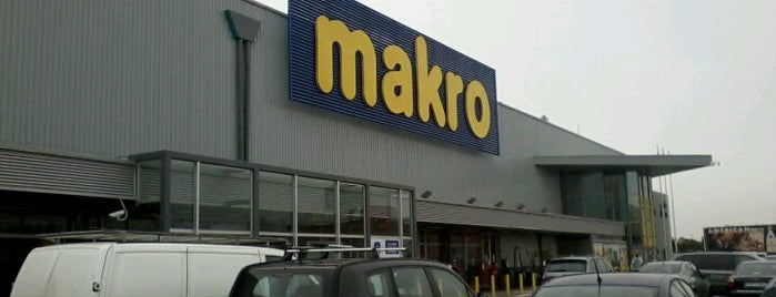 Makro is one of Angelさんのお気に入りスポット.