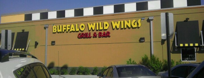 Buffalo Wild Wings is one of Locais curtidos por Tony.