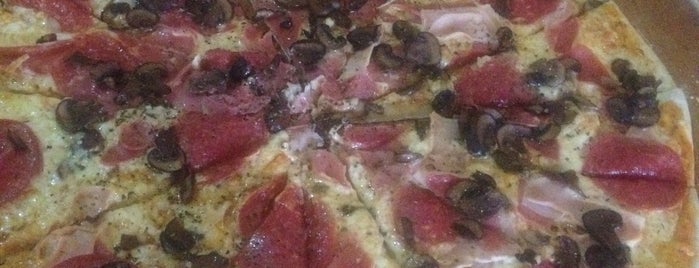 Pizzas Bernazza is one of Locais curtidos por Samantha.