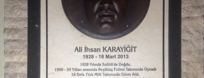 Salihli Ali İhsan Karayiğit Stadyumu is one of Locais curtidos por Mutlu.