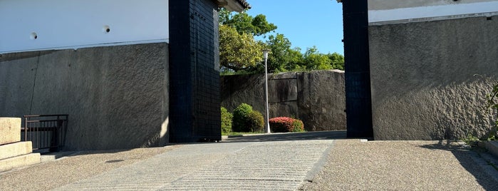 Sakuramon Gate is one of 城.