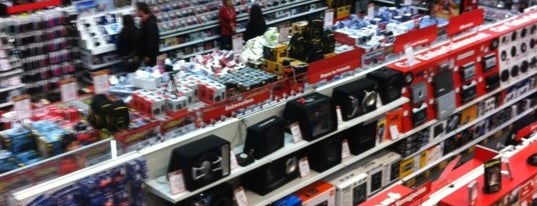 MediaMarkt is one of Carlosさんのお気に入りスポット.