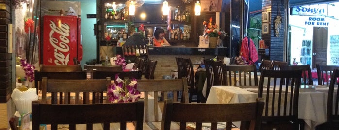 Euro Thai Restaurant is one of Elena'nın Beğendiği Mekanlar.