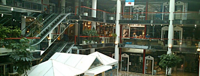 Holargos Center is one of Locais salvos de Panos.