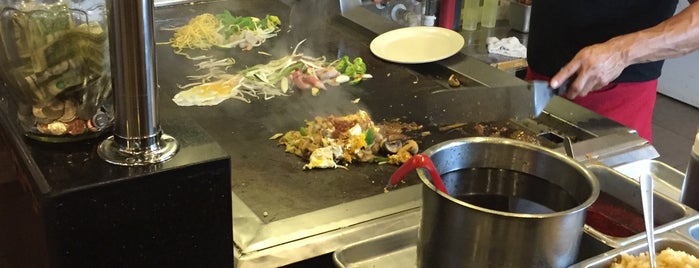 Teppanyaki Buffet is one of สถานที่ที่ Liz ถูกใจ.