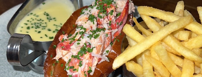 Burger & Lobster is one of Lugares favoritos de M 🚩.