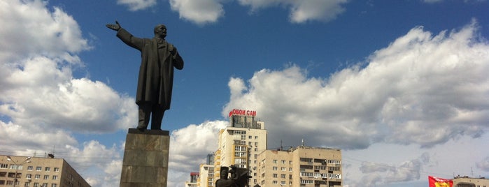 Площадь Ленина is one of Lenin's.