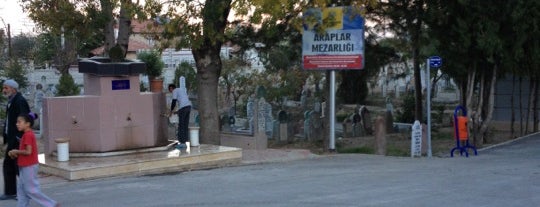 Araplar Mezarlığı is one of Orte, die Abdullah gefallen.