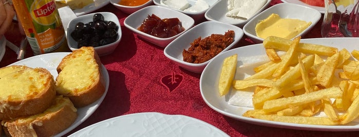 Parpalia Konaklama & Restaurant is one of İzmit.