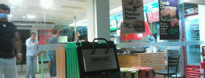 Subway is one of Snacks Fortaleza.