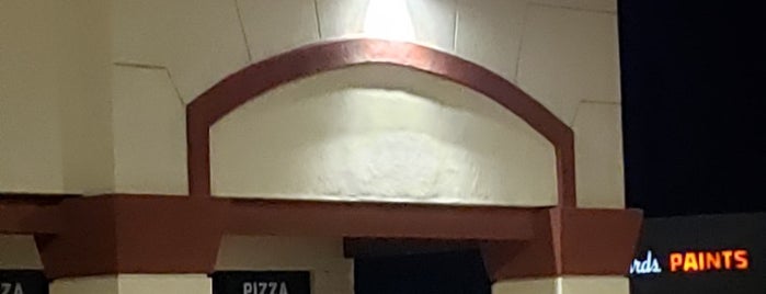 Pizza Hut is one of Lugares favoritos de Brian.