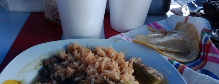 Tacos De Carnitas Los Pepes is one of Luis'in Beğendiği Mekanlar.