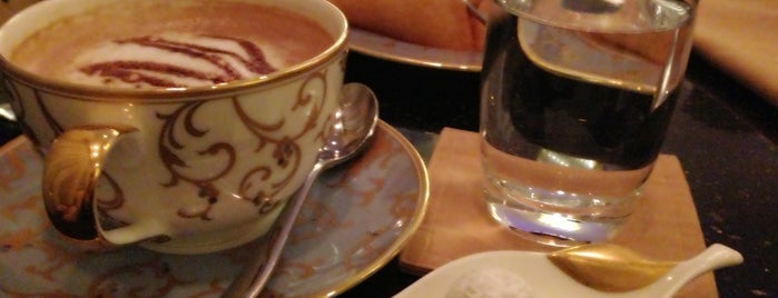 Tea Lounge is one of Locais salvos de Hessa Al Khalifa.