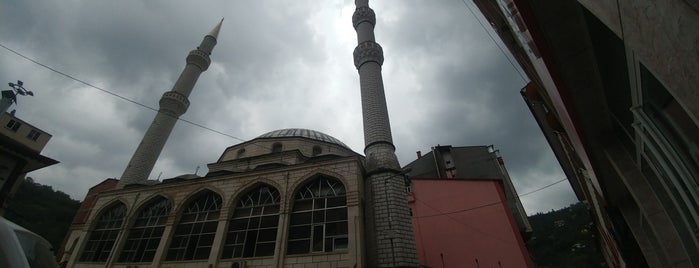 Çaykara Merkez Camii is one of Camiler.