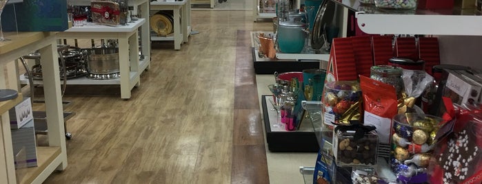 HomeGoods is one of Rayさんのお気に入りスポット.