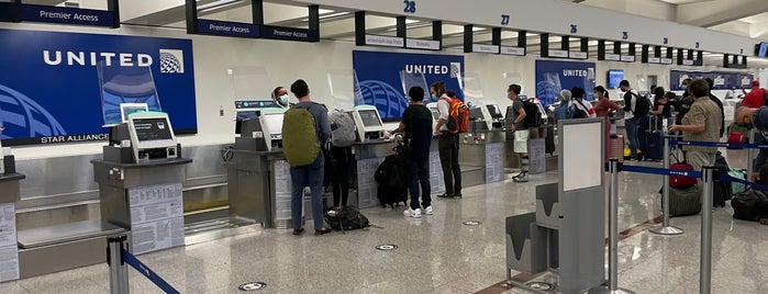 United Airlines Ticket Counter is one of Donさんのお気に入りスポット.