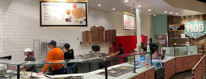 Mod Pizza is one of Chesterさんのお気に入りスポット.