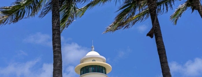 The Haul - Haulover Clothing Optional Beach (Lifeguard Tower #14) is one of Adam'ın Beğendiği Mekanlar.