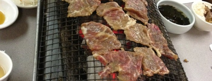 Korean Village Wooden Charcoal BBQ House is one of Kimさんの保存済みスポット.