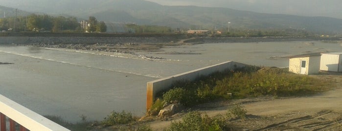 Çaycuma Köprüsü is one of Gül'un Kaydettiği Mekanlar.