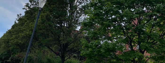 Jardin du Moulin de la Pointe is one of La Petite Ceinture.