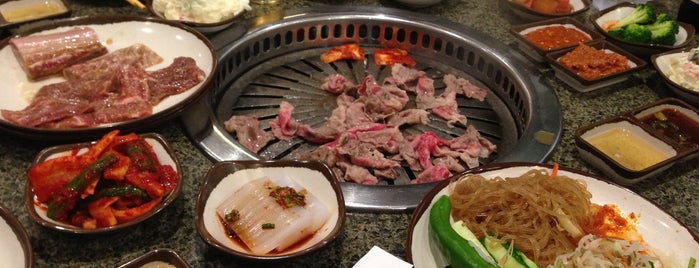 OO-KOOK Korean BBQ is one of สถานที่ที่ Ailie ถูกใจ.