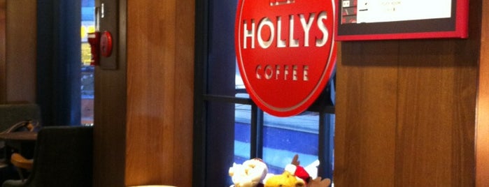 HOLLYS COFFEE is one of Tempat yang Disukai Shelly.