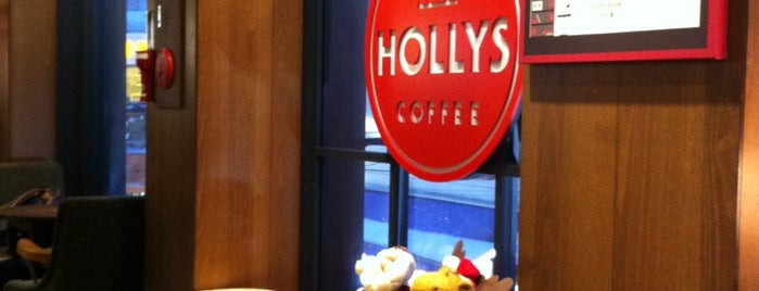 HOLLYS COFFEE is one of Lieux qui ont plu à Shelly.