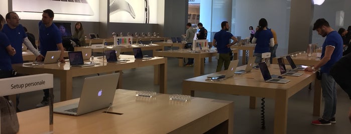 Apple Campania is one of Apple Stores I've been to.