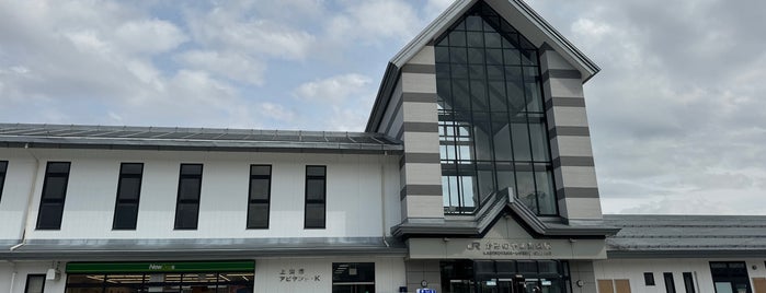 Kaminoyama-Onsen Station is one of 新幹線つばさ停車駅.