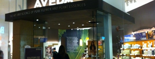 Aveda Experience Center is one of Elizabeth'in Beğendiği Mekanlar.