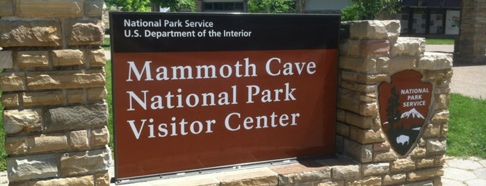 Mammoth Cave Visitor Center is one of Lugares favoritos de Kyle.