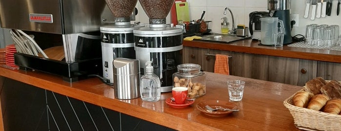 Kaldi's Coffee and Tea is one of Los Mejores Lugares para Tomar Desayuno en Lima.