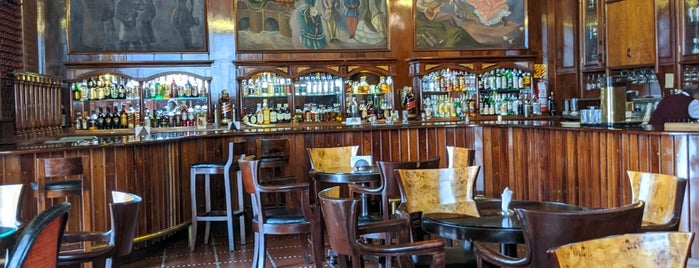Hotel Maury is one of Los mejores Pisco Sours de Lima.
