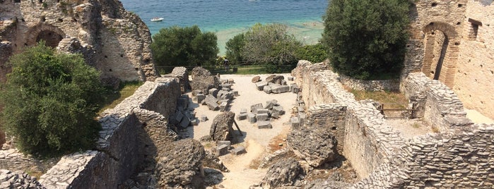 Grotte di Catullo is one of Lago di Garda.